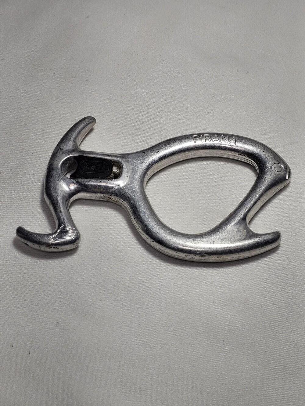 Petzl Pirana Aluminum Pear Shape Belay Device Rappel Decender Climbing & Caving